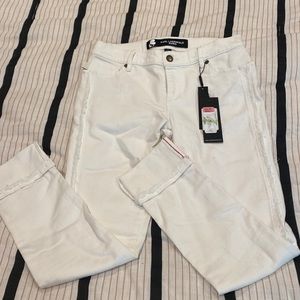 White cropped jeans!